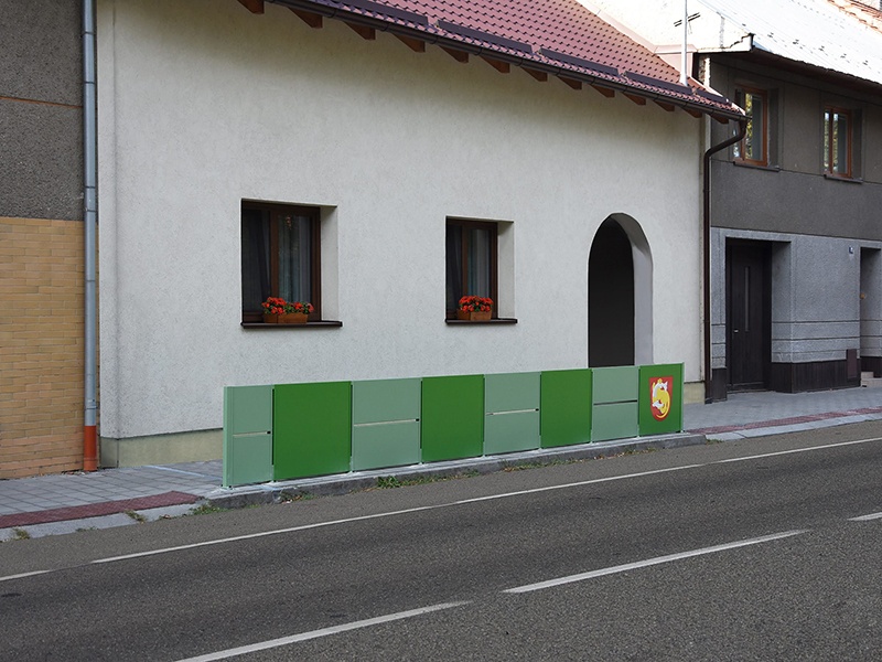 Ochrana fasády a chodců před špínou a vozidly